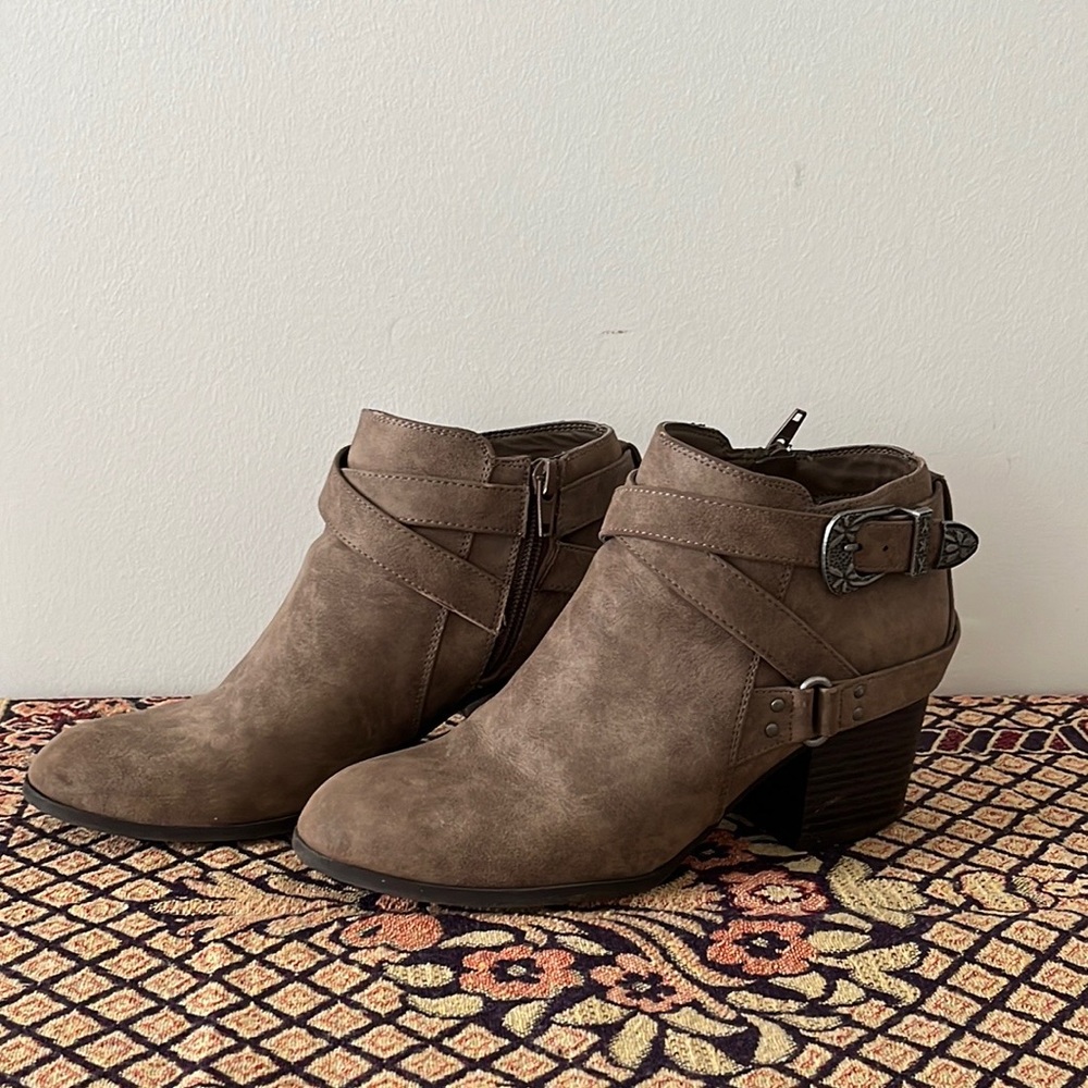 Indigo Rd Ankle Booties. #22. - Picture 2 of 10